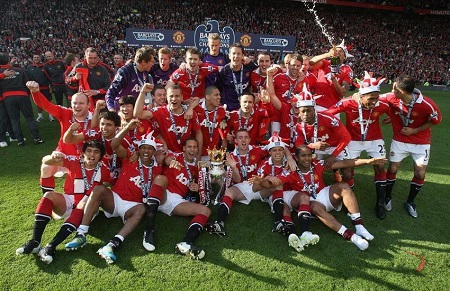 看看谁回来了，何塞卢现身伯纳乌观看皇马比赛